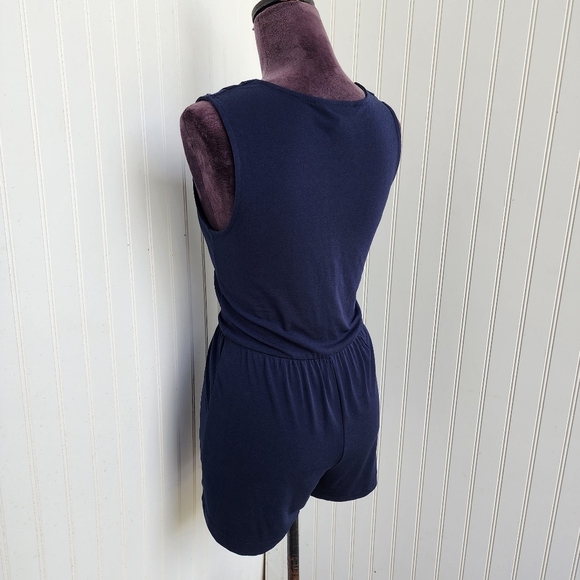 BCBGeneration Sleeveless Navy Blue Romper Stretch Wrap V-Neck Sz XS - Picture 10 of 15